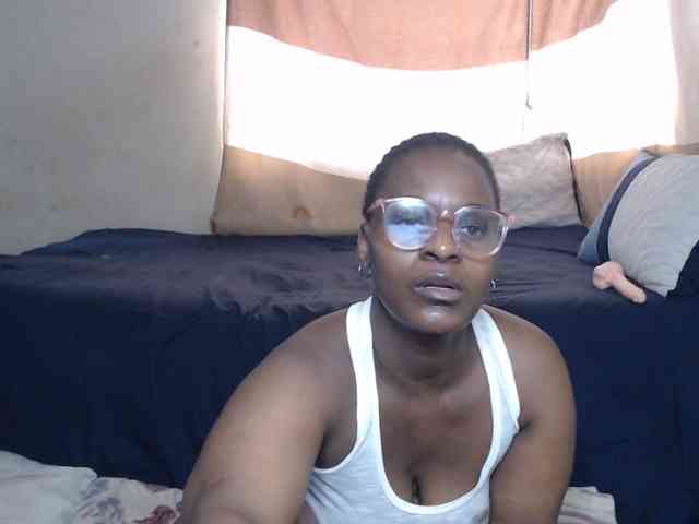 Prettybkack25 webcam