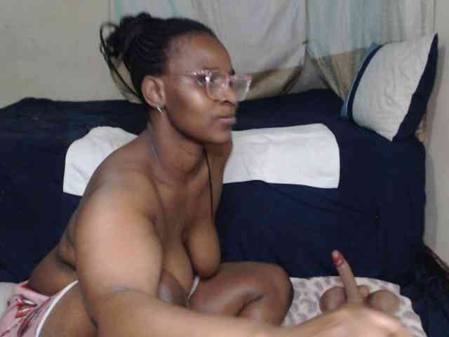 Prettybkack25 webcam