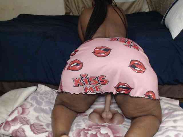 Prettybkack25 webcam