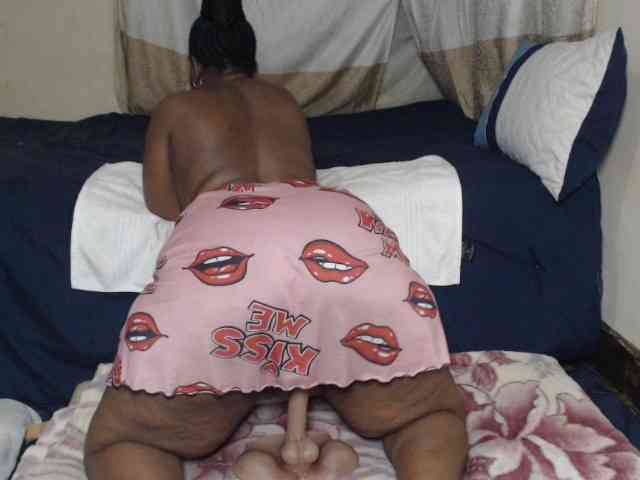 Prettybkack25 webcam