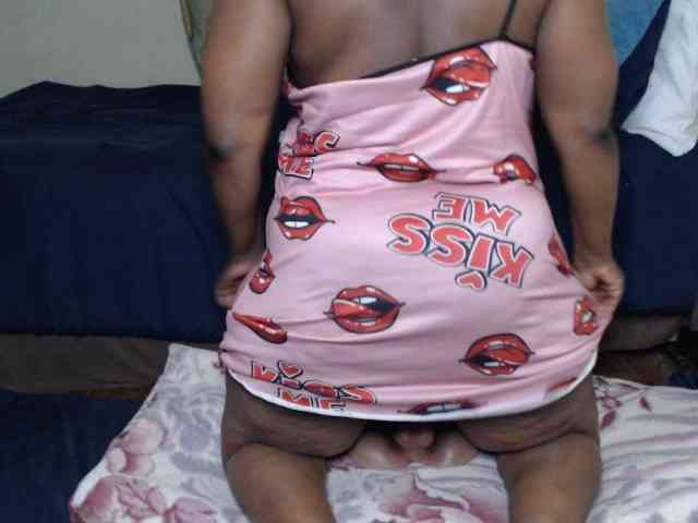 Prettybkack25 webcam