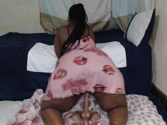 Prettybkack25 webcam