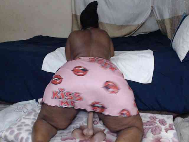 Prettybkack25 webcam