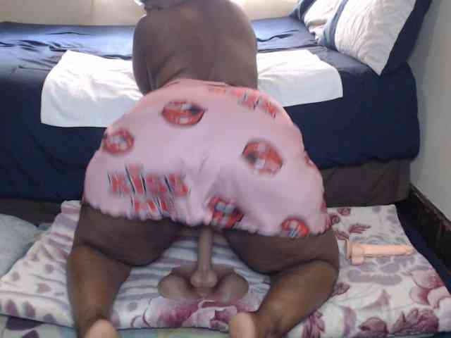 Prettybkack25 webcam