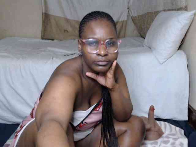 Prettybkack25 webcam