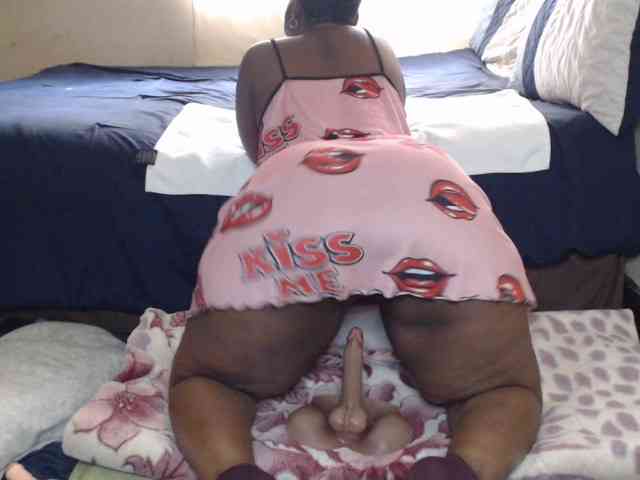 Prettybkack25 webcam