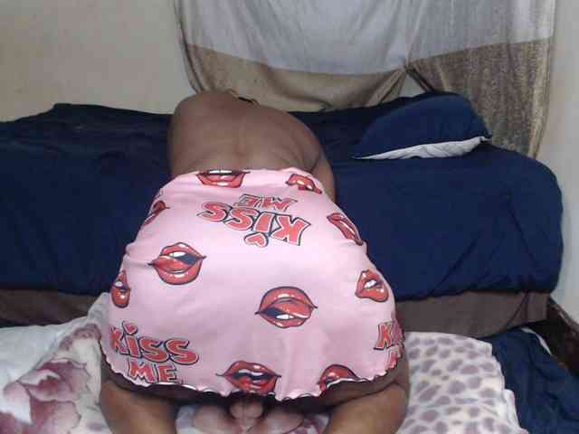 Prettybkack25 webcam