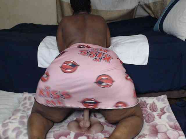 Prettybkack25 webcam