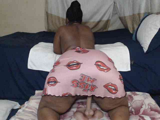 Prettybkack25 webcam