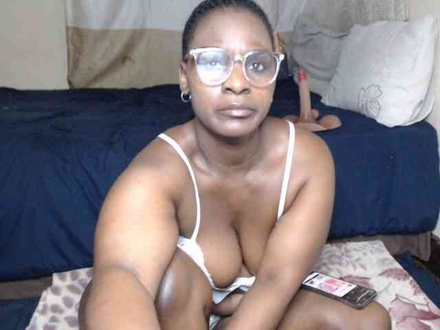 Prettybkack25 webcam