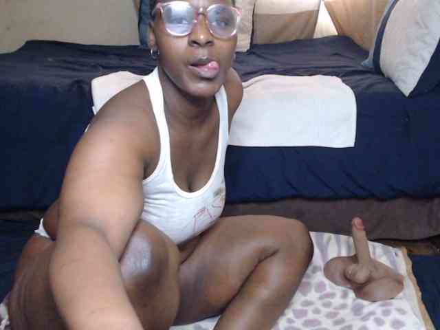 Prettybkack25 webcam