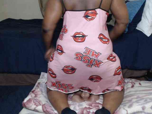 Prettybkack25 webcam