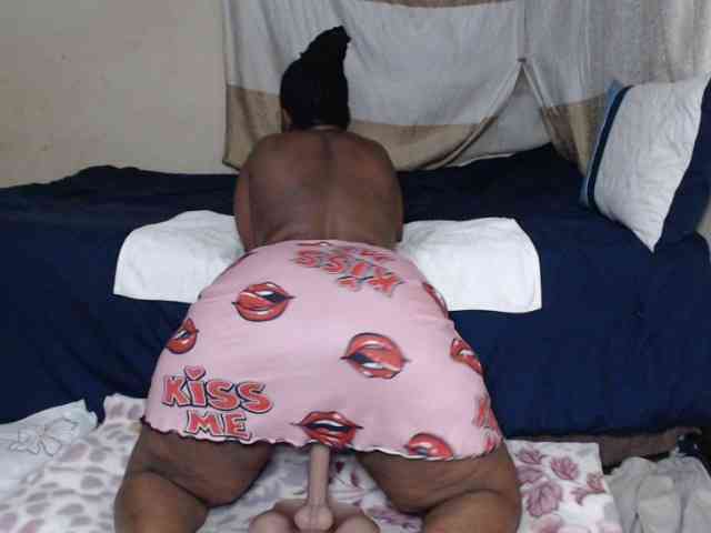 Prettybkack25 webcam