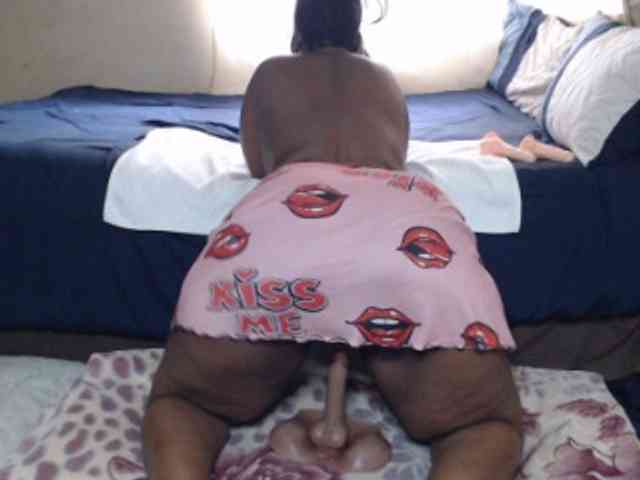 Prettybkack25 webcam