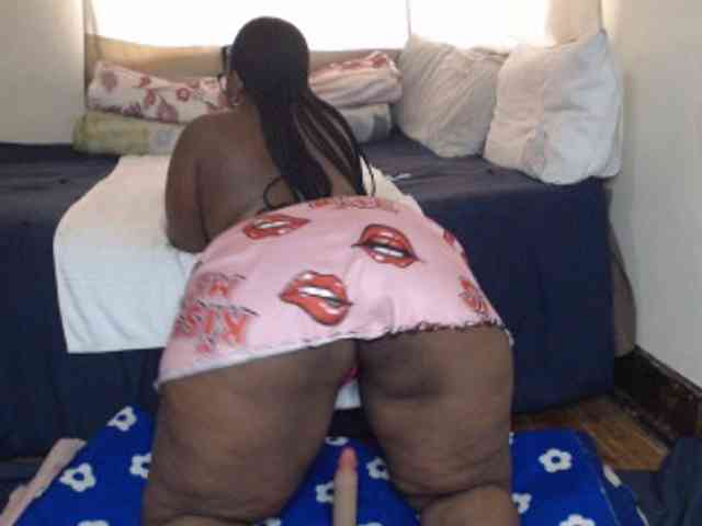 Prettybkack25 webcam