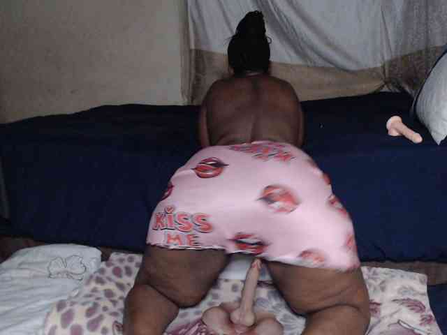 Prettybkack25 webcam