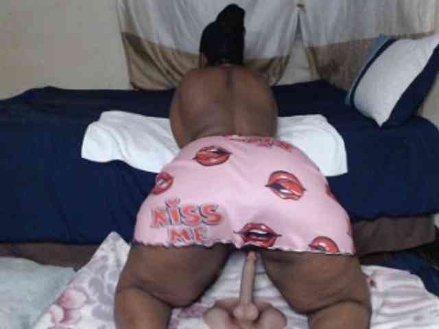 Prettybkack25 webcam