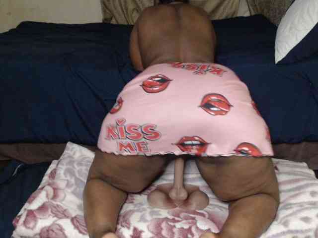 Prettybkack25 webcam