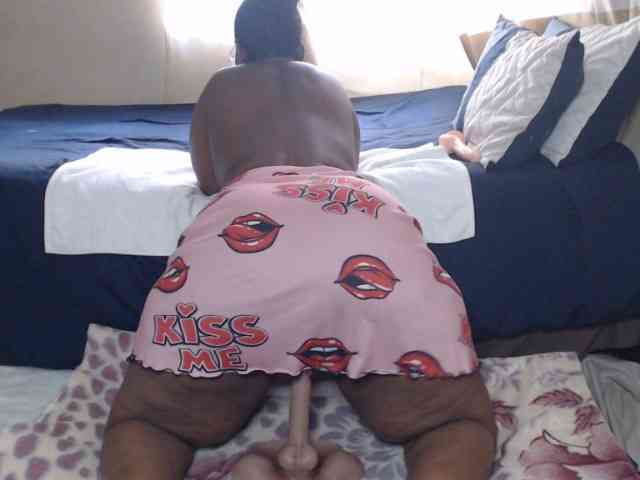 Prettybkack25 webcam