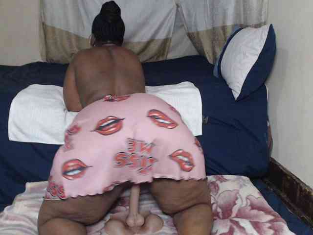 Prettybkack25 webcam