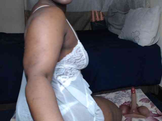 Prettybkack25 webcam