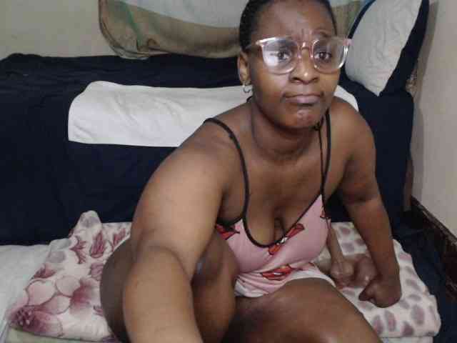 Prettybkack25 webcam