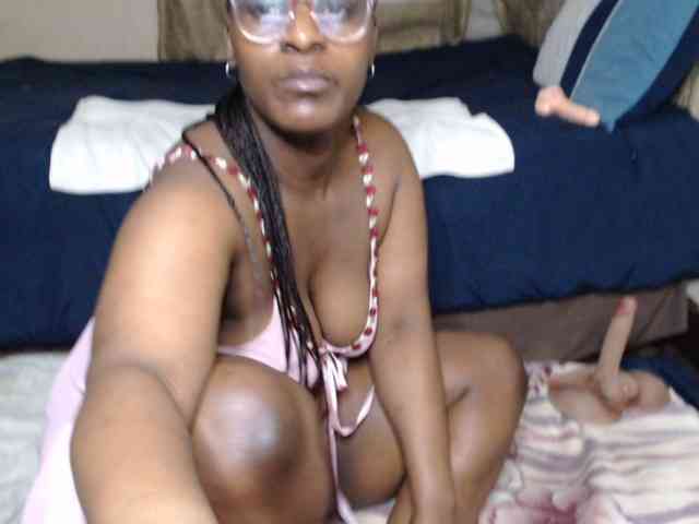 Prettybkack25 webcam