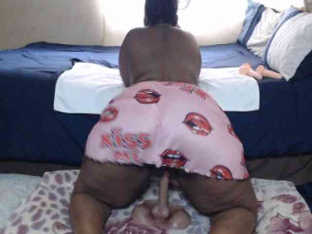 Prettybkack25 webcam