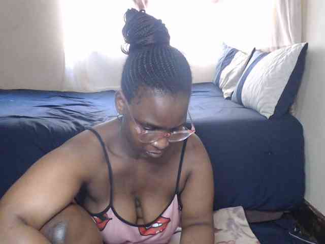 Prettybkack25 webcam