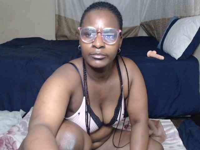 Prettybkack25 webcam