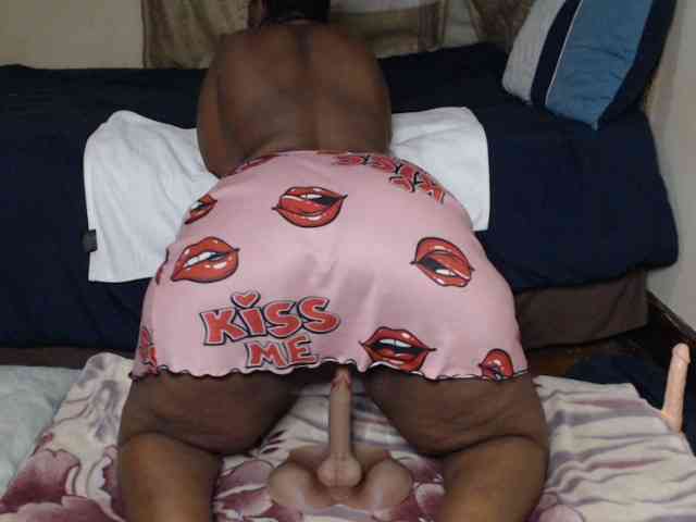 Prettybkack25 webcam