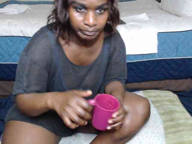 Prettybkack25 webcam