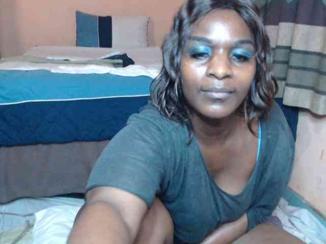Prettybkack25 webcam