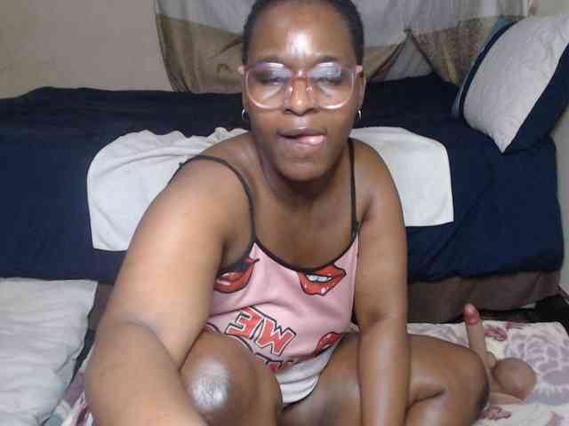 Prettybkack25 webcam