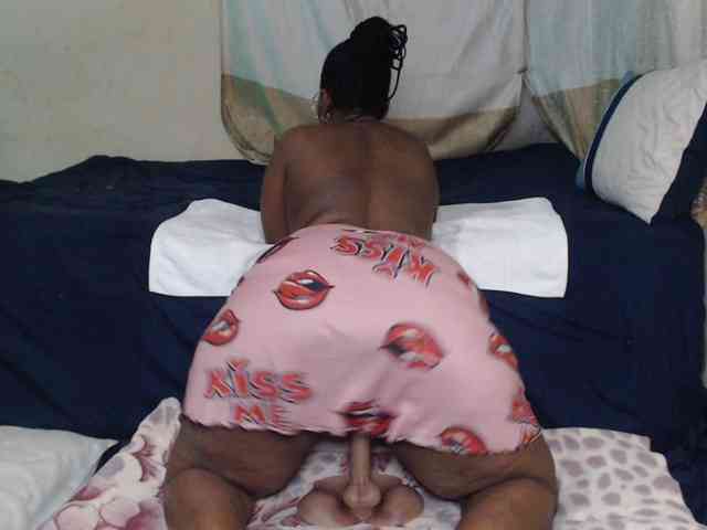 Prettybkack25 webcam