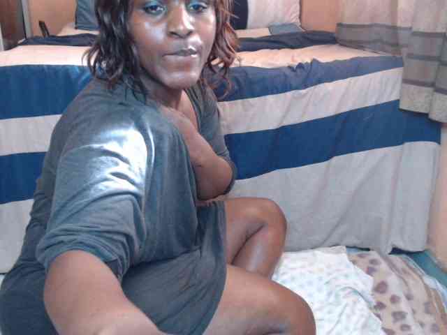 Prettybkack25 webcam