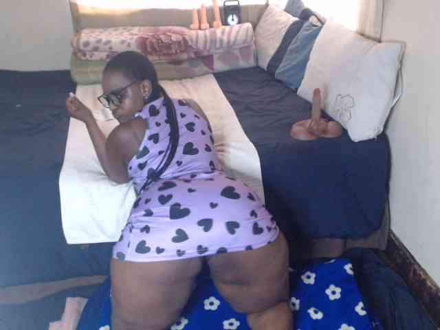Prettybkack25 webcam