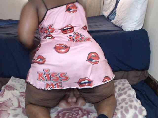 Prettybkack25 webcam