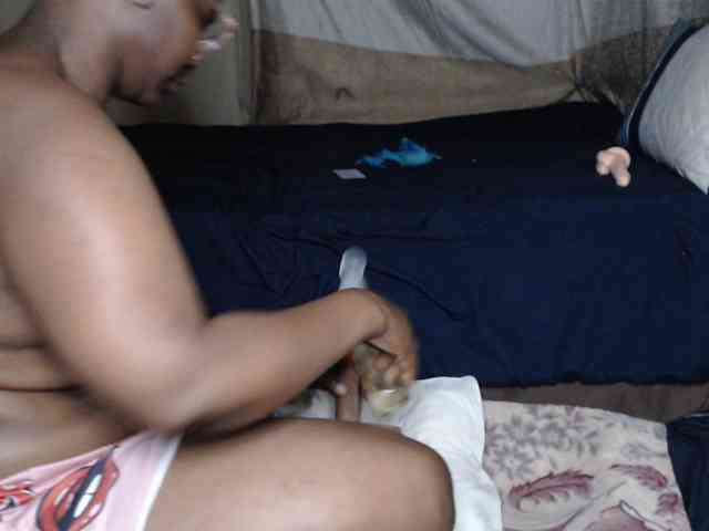 Prettybkack25 webcam