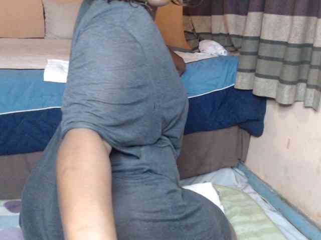 Prettybkack25 webcam