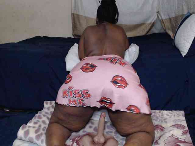 Prettybkack25 webcam