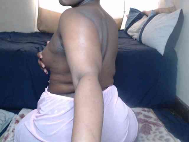 Prettybkack25 webcam