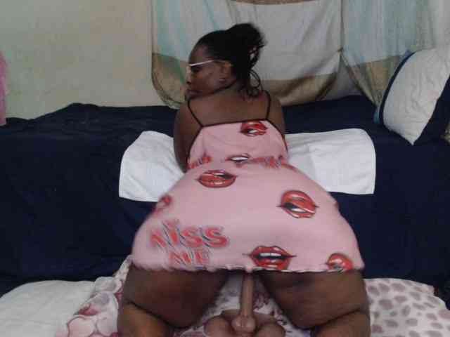 Prettybkack25 webcam