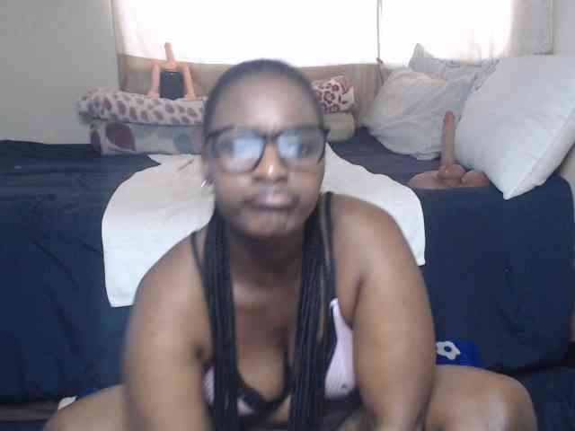 Prettybkack25 Live Webcam on BongaCams