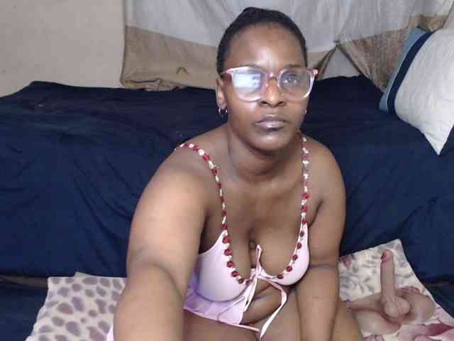 Prettybkack25 webcam