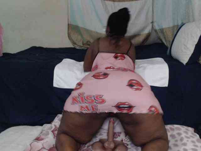 Prettybkack25 webcam