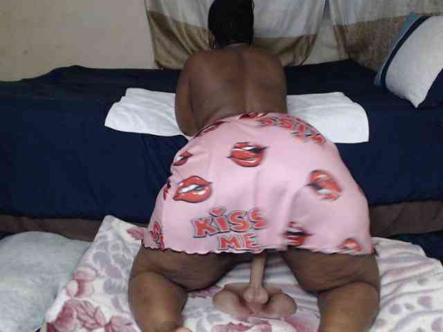 Prettybkack25 webcam