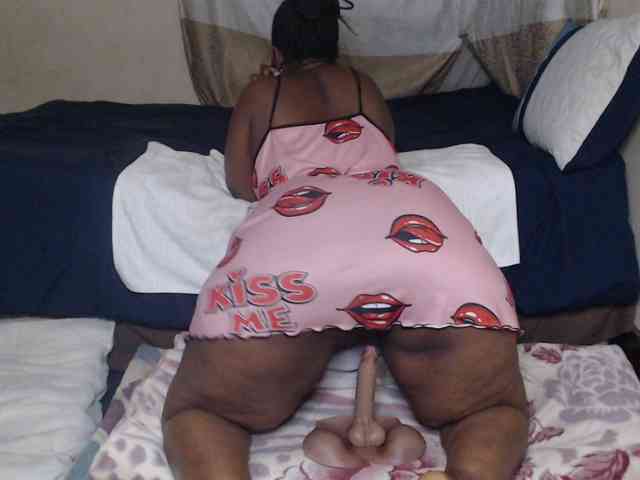 Prettybkack25 webcam