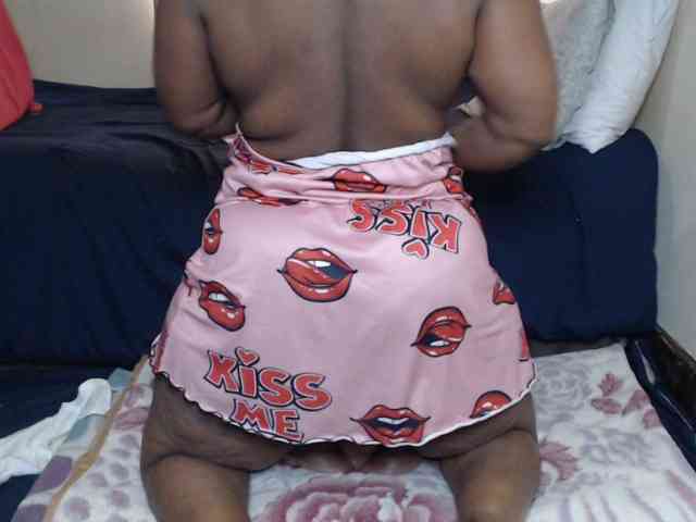 Prettybkack25 webcam