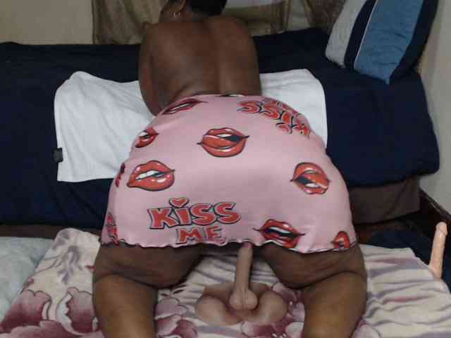 Prettybkack25 webcam